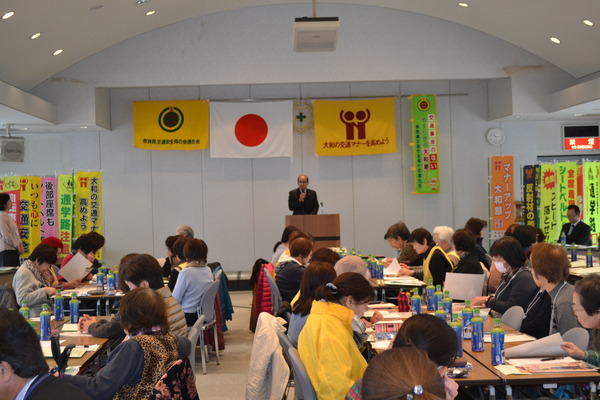 奈良県交通安全母の会連合会に「運転免許自主返納ガイド」等を贈呈