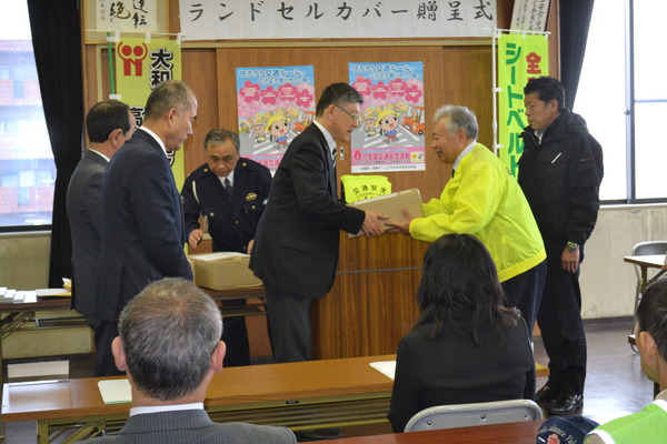 新入学児童に対するランドセルカバー等の贈呈
