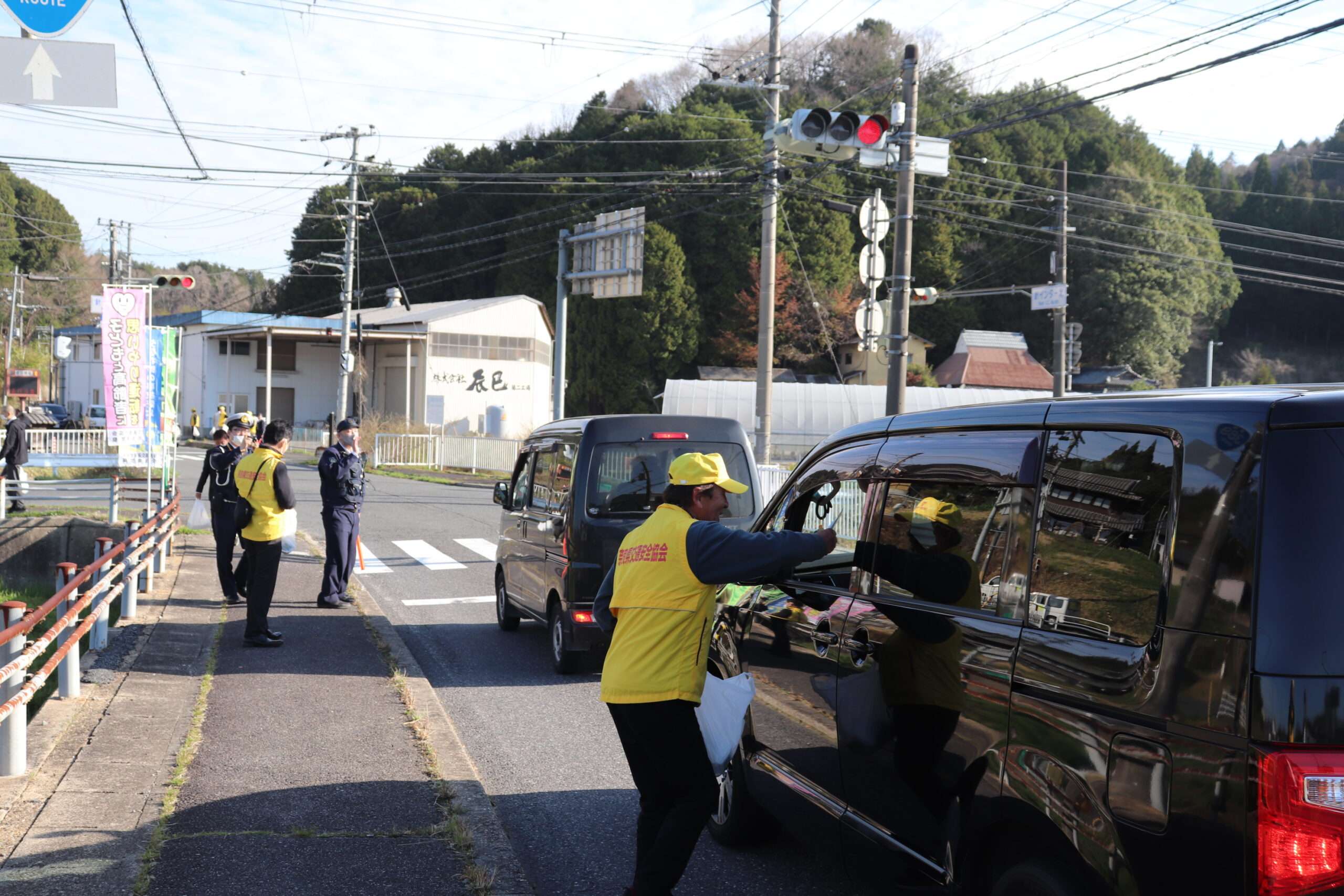▲都祁行政センター等と協働して交通安全啓発を実施（天理地区都祁分会）