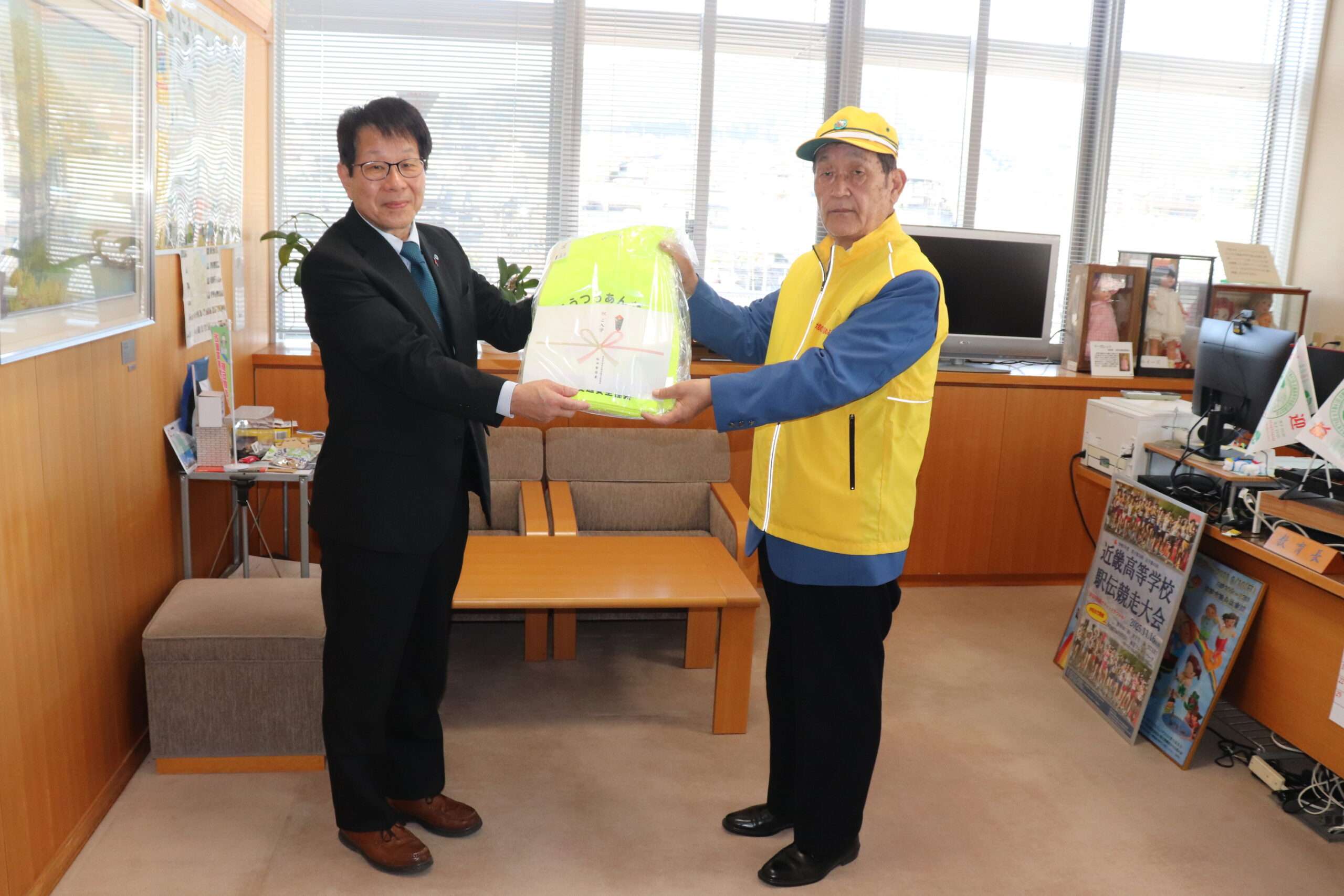 ▲ランドセルカバー贈呈式を宇陀市役所で開催