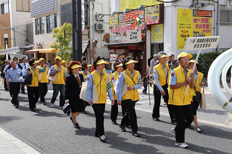 ▲三条通で交通安全パレードを実施