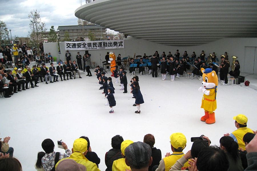 ▲園児も参加しての交通安全県民運動出発式